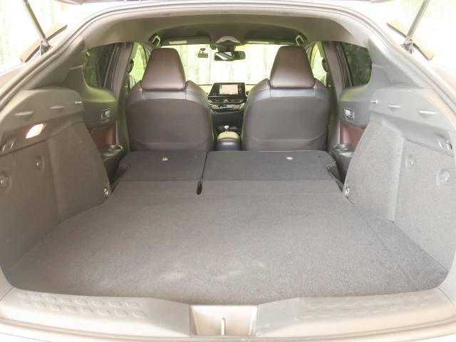 Toyota C-HR 2017-04 17947-10