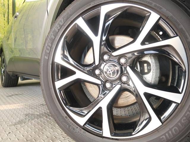 Toyota C-HR 2017-04 17947-13