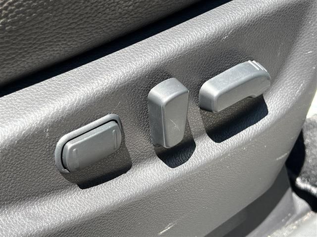 Nissan ELGRAND 2012-07 6666-17