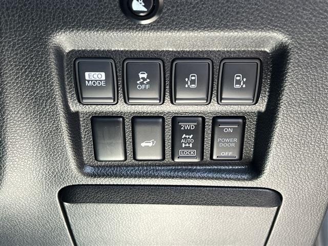 Nissan ELGRAND 2012-07 6666-11