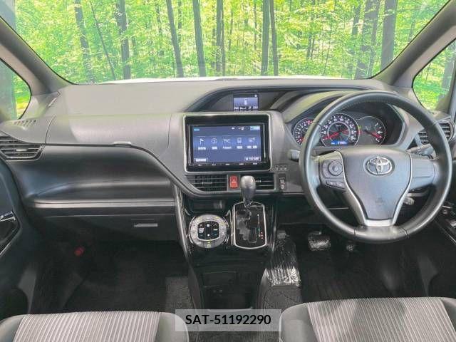 Toyota VOXY 2017-09 370457-1