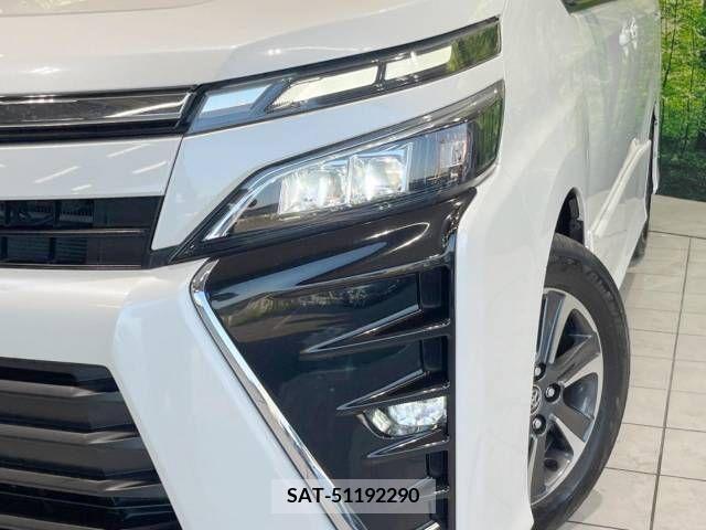 Toyota VOXY 2017-09 370457-13