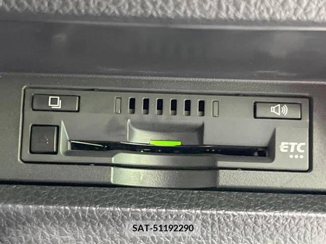 Toyota VOXY 2017-09 370457-7