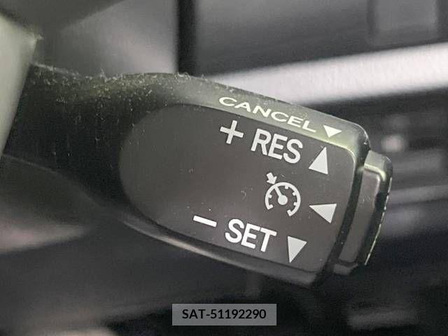 Toyota VOXY 2017-09 370457-6