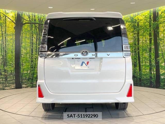 Toyota VOXY 2017-09 370457-16