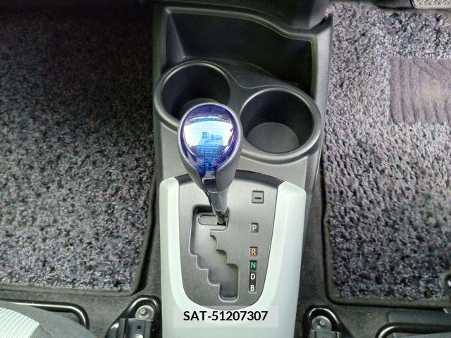 Toyota AQUA 2014-04 250265-13