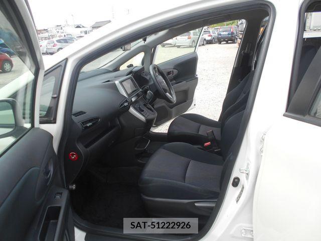 Toyota WISH 2017-02 372844-11