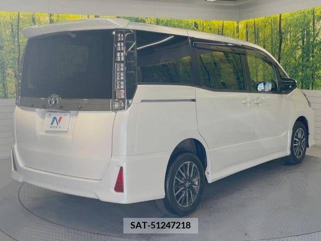 Toyota VOXY 2014-07 370505-18