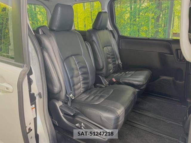 Toyota VOXY 2014-07 370505-9