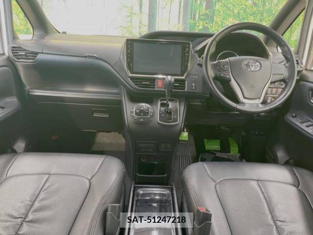 Toyota VOXY 2014-07 370505-1