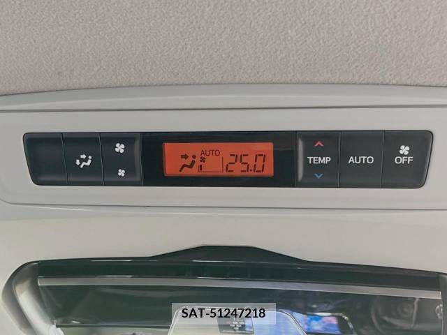 Toyota VOXY 2014-07 370505-7