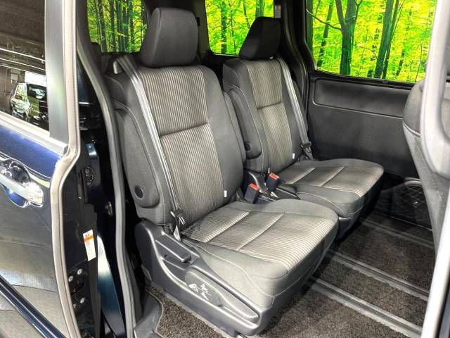 Toyota VOXY 2018-01 19634-9