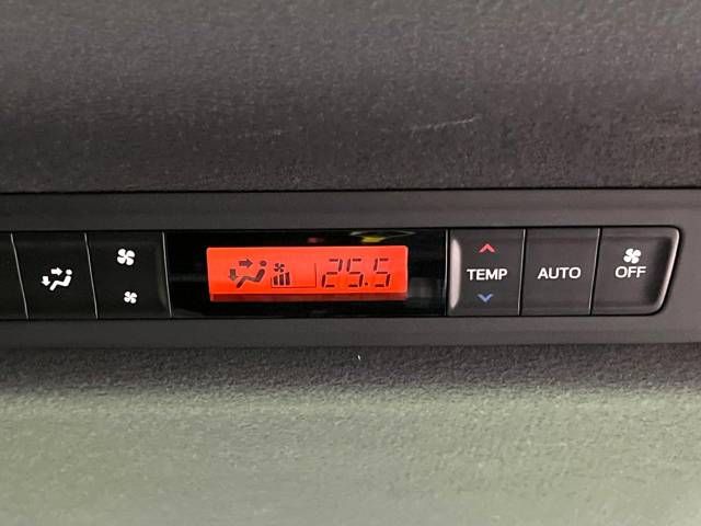 Toyota VOXY 2018-01 19634-6