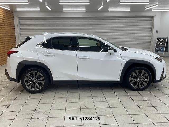 Lexus UX 2019-04 354100-17
