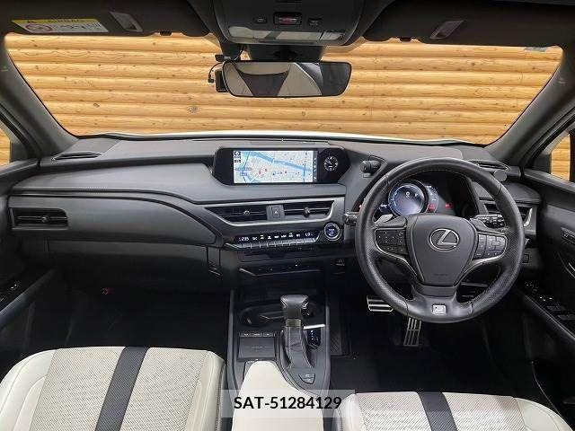 Lexus UX 2019-04 354100-1