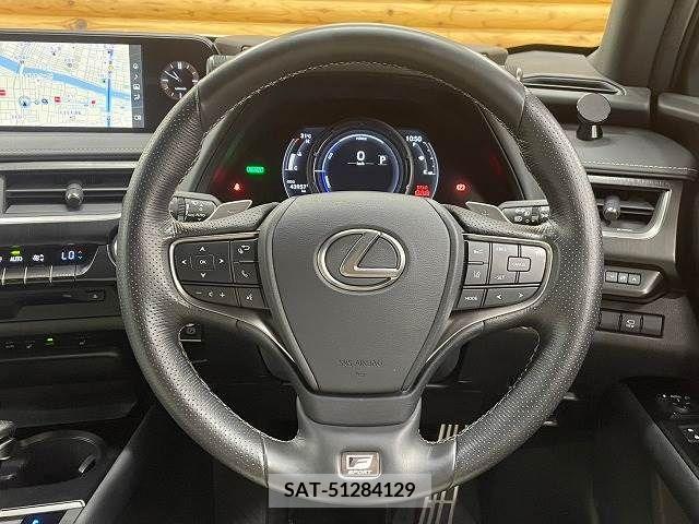 Lexus UX 2019-04 354100-11