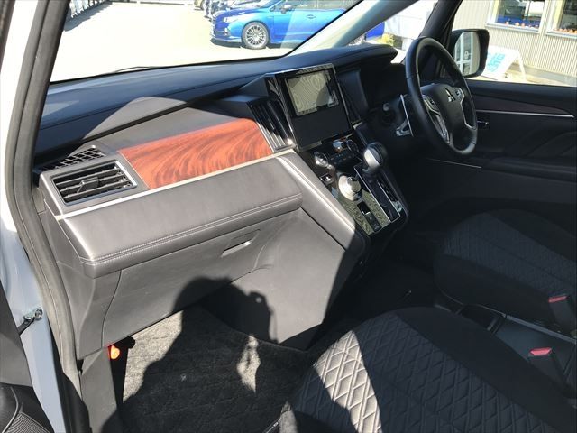 Mitsubishi DELICA D5 2019-03 180659-10