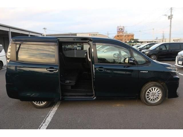 Toyota VOXY HYBRID 2016-05 193936-9