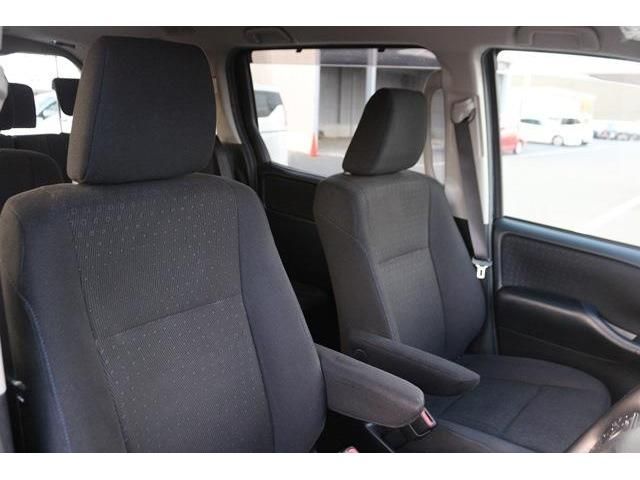 Toyota VOXY HYBRID 2016-05 193936-11