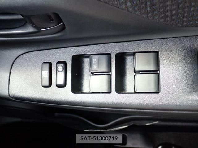 Toyota VITZ HYBRID 2019-05 374828-7