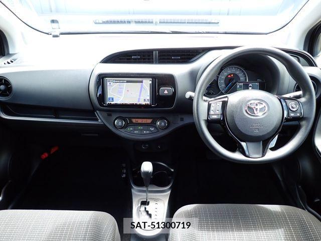 Toyota VITZ HYBRID 2019-05 374828-1