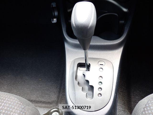 Toyota VITZ HYBRID 2019-05 374828-10