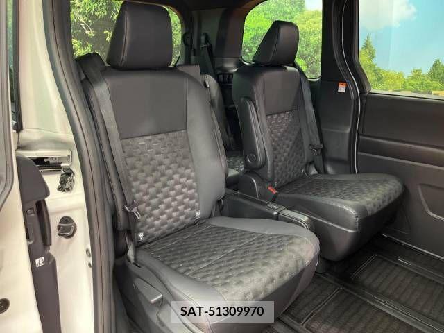 Toyota VOXY 2023-04 394937-11