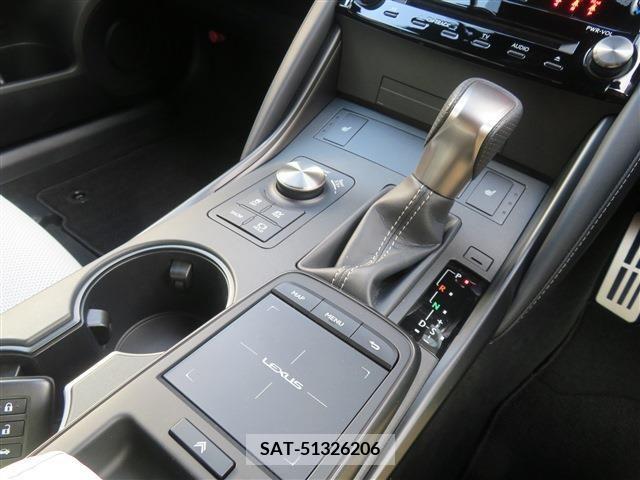 Lexus IS 2021-07 353946-16