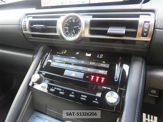 Lexus IS 2021-07 353946-15