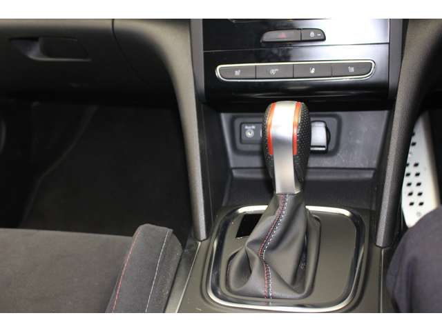 Renault MEGANE 2021-06 11144-12