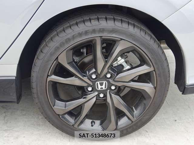 Honda CIVIC 2018-11 330674-12