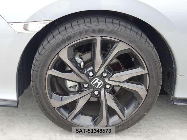 Honda CIVIC 2018-11 330674-11