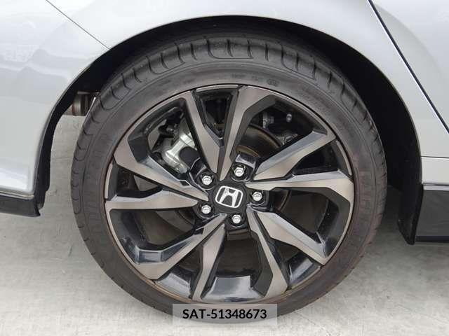 Honda CIVIC 2018-11 330674-13