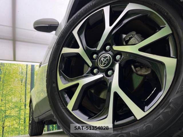 Toyota C-HR 2017-05 220652-13