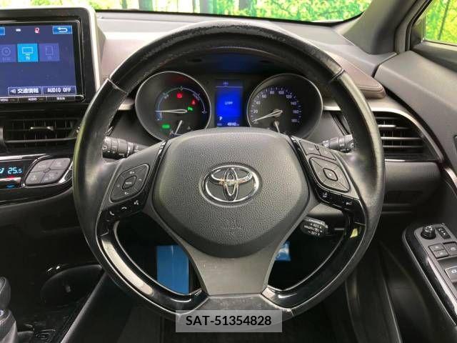 Toyota C-HR 2017-05 220652-11