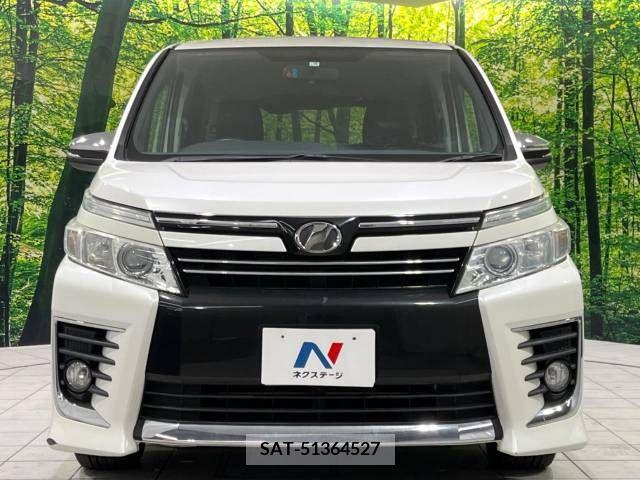 Toyota VOXY 2015-05 213048-15