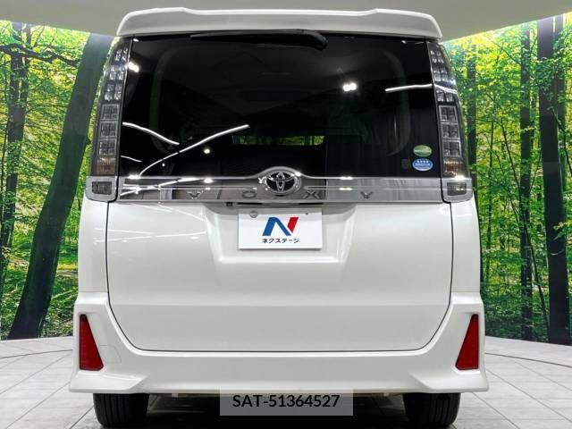 Toyota VOXY 2015-05 213048-16
