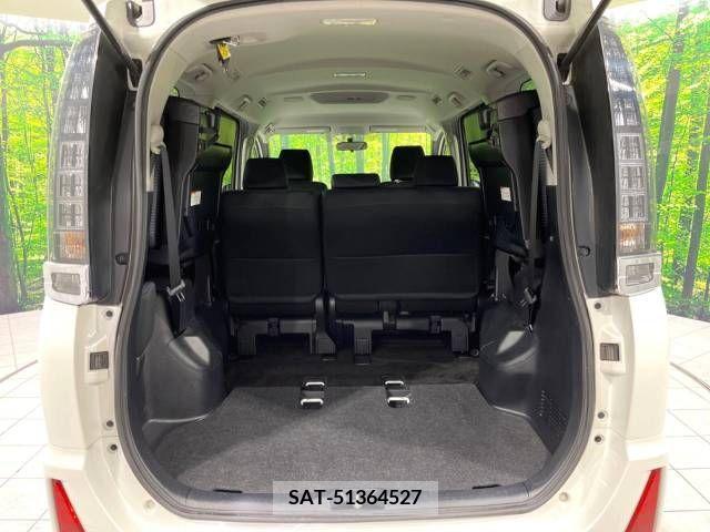 Toyota VOXY 2015-05 213048-11