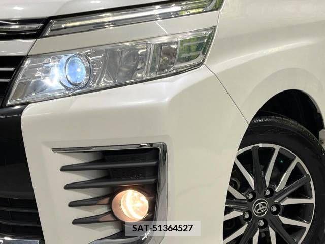 Toyota VOXY 2015-05 213048-13