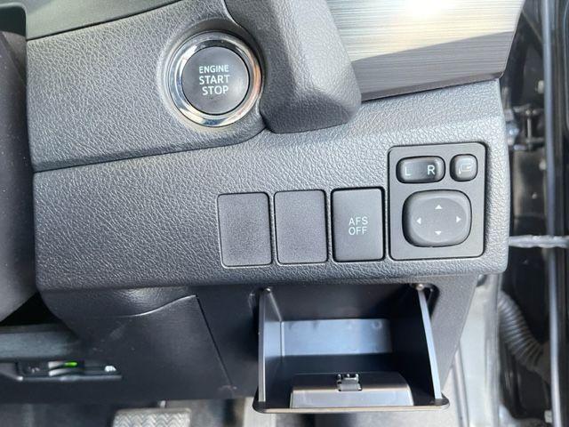 Toyota AURIS 2014-08 4216-11