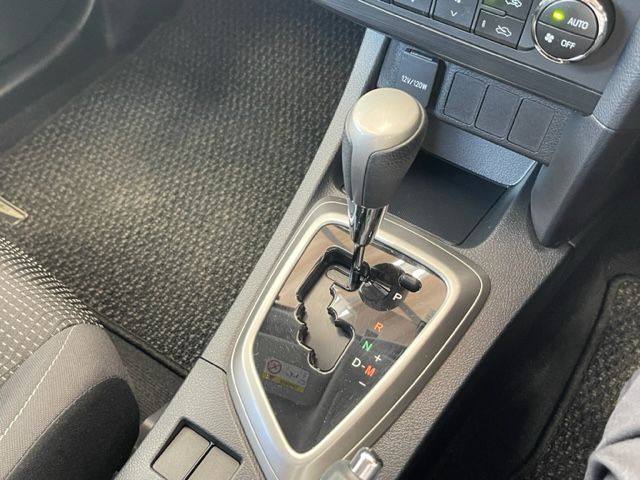 Toyota AURIS 2014-08 4216-19