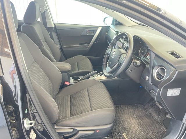Toyota AURIS 2014-08 4216-9