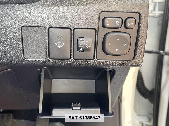 Toyota AURIS 2016-10 374078-15