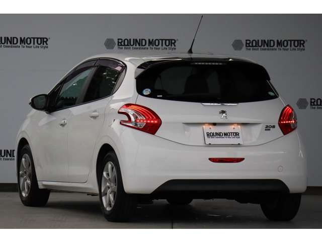 Peugeot 208 2015-09 17301-6