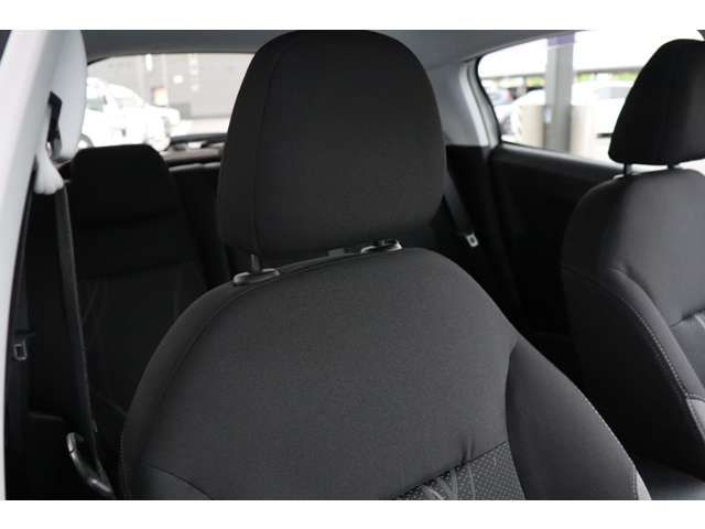 Peugeot 208 2015-09 17301-18