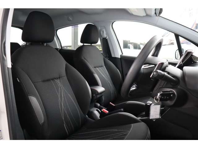 Peugeot 208 2015-09 17301-11