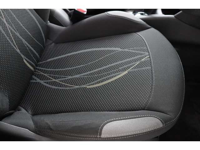 Peugeot 208 2015-09 17301-17