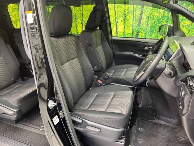 Toyota VOXY 2020-02 186193-8