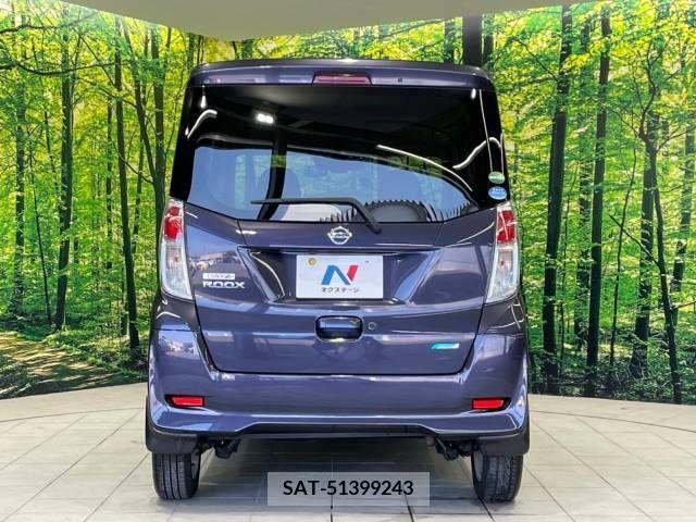 Nissan ROOX 2016-03 323804-15