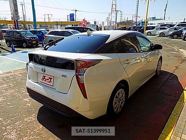 Toyota PRIUS 2018-12 215062-2